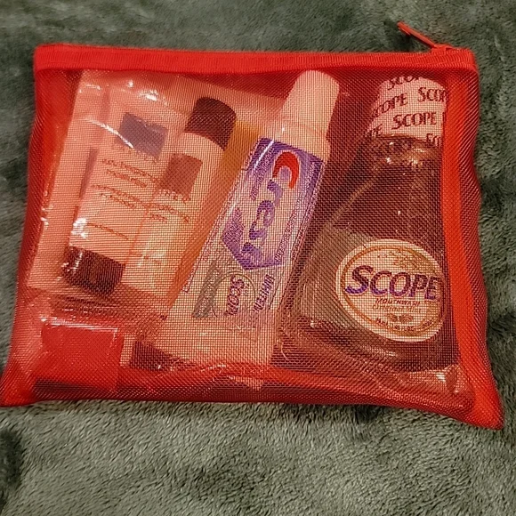 Delta Airlines Elite Business First Class Flight Amenity Kit - Picture 8 of 13